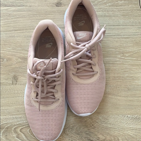 nike tanjun blush
